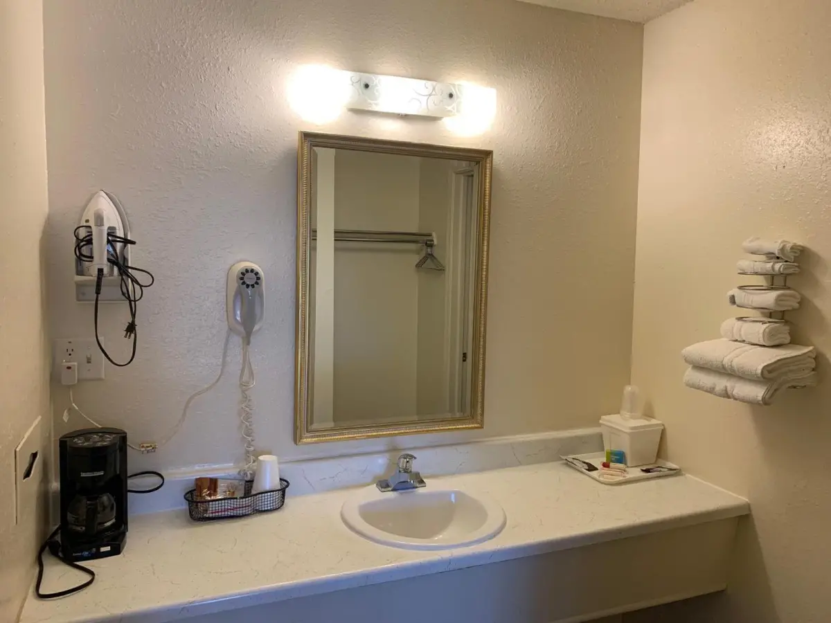 Economy Inn 7